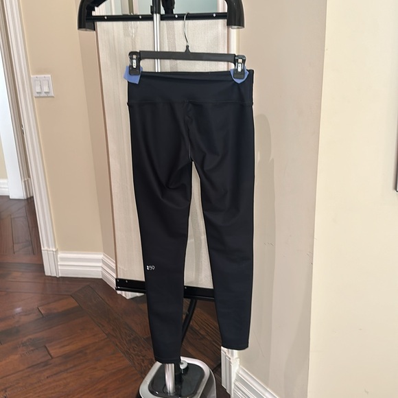 NWOT! Splits 59 striped Leggings Size Small - Picture 2 of 4